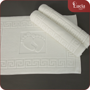 Khăn thảm chân được in nét tinh tế, tạo điểm nhấn ấn tượng