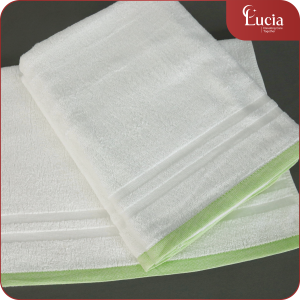 Chăn khăn được dệt tông màu xanh giúp mang lại vẻ đẹp tinh tế