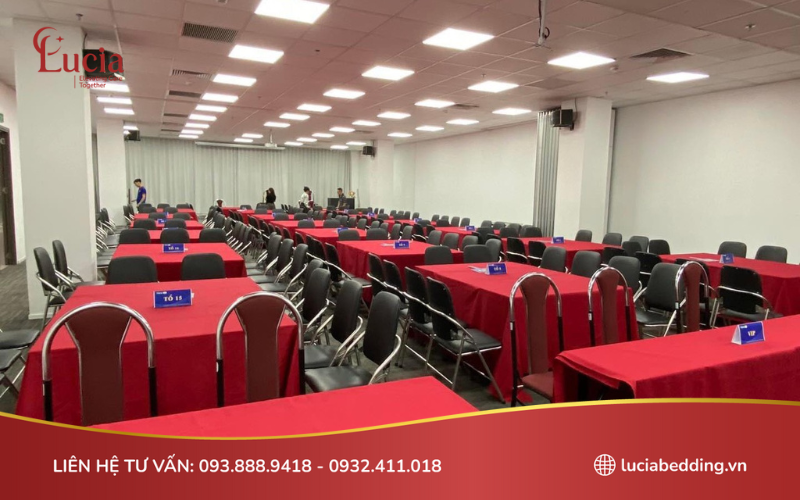 Sử dụng khăn theo cùng tông màu sẽ giúp không gian thêm đồng bộ, chuyên nghiệp hơn