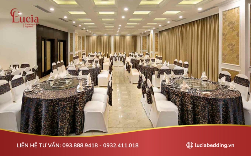 Khăn trải bàn cho không gian nhà hàng, khách sạn thiết kế dạng phủ
