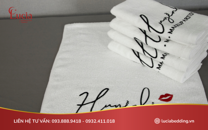 Mẫu khăn spa cotton được dệt logo thương hiệu ấn tượng, nổi bật