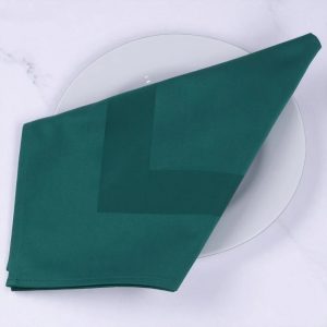 Khăn napkin nhà hàng màu xanh lá dùng cho bàn tiệc khách sạn và không gian sự kiện