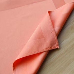 Khăn napkin tiệc cưới màu hồng pastel phối vòng napkin dùng cho bàn tiệc cưới sang trọng